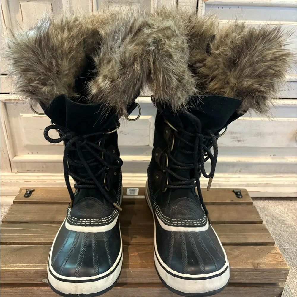 Sorel Black and Brown Winter Boots with Fur Trim - Picture 1 of 5
